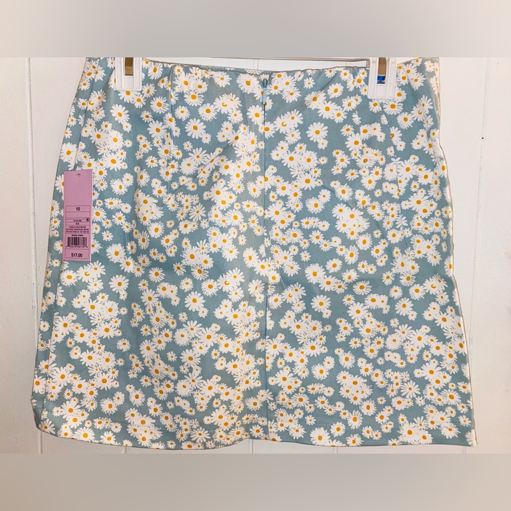 Daisy print skirt